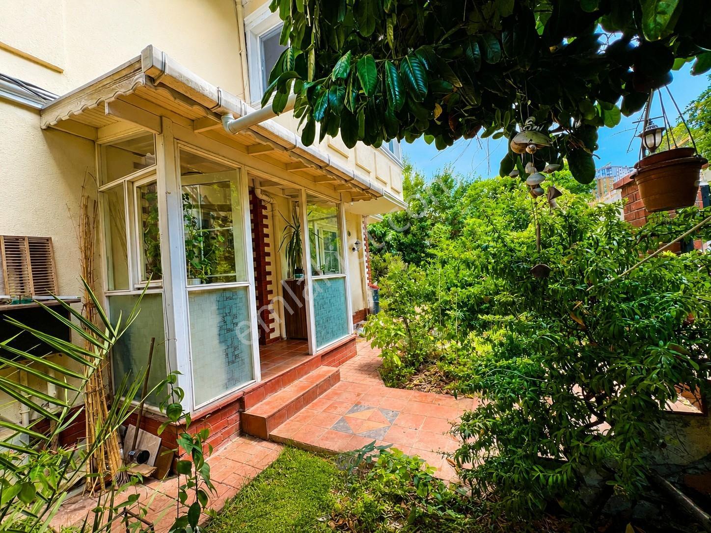 Üsküdar Çengelköy Ata-2 Sitesinde 300 M2 Boş Tripleks Villa - Görsel 10