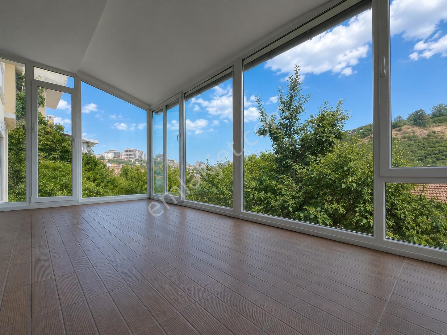 Üsküdar Çengelköy Ata-2 Sitesinde 300 M2 Boş Tripleks Villa - Görsel 3