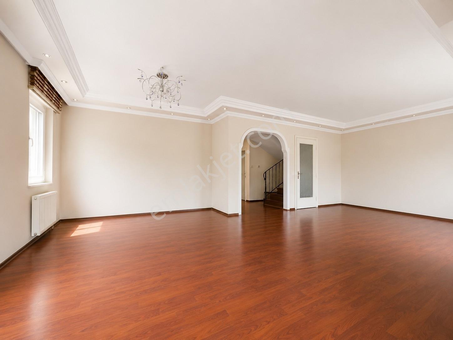 Üsküdar Çengelköy Ata-2 Sitesinde 300 M2 Boş Tripleks Villa - Görsel 12