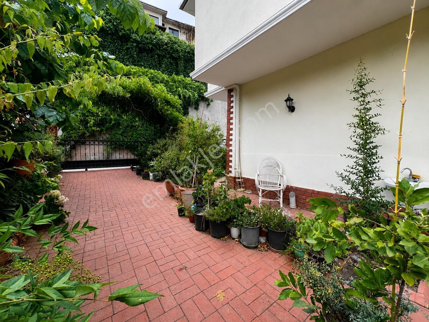 Üsküdar Çengelköy Ata-2 Sitesinde 300 M2 Boş Tripleks Villa - Görsel 29