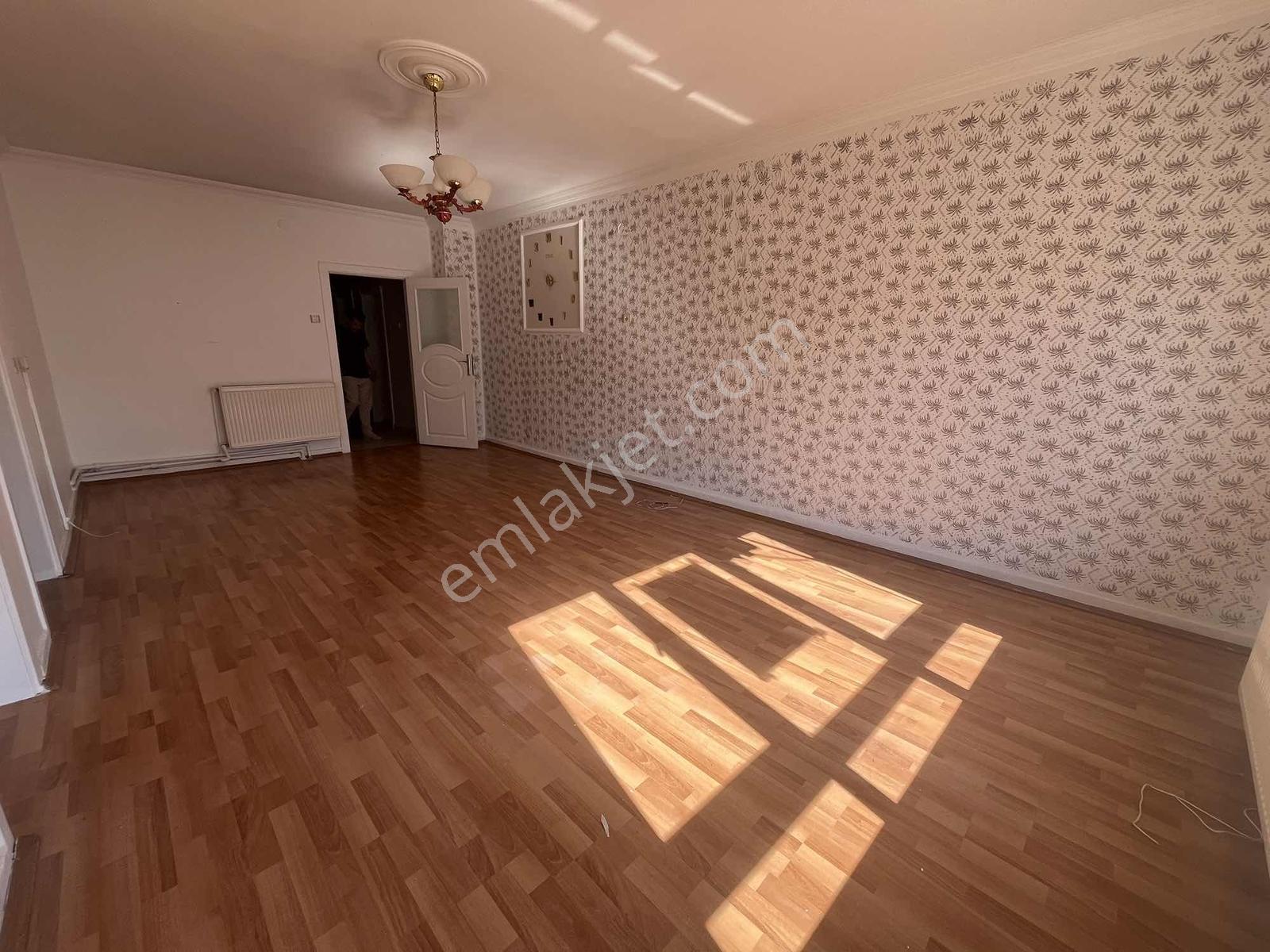 Gata Yakını Kiralık 3+1 En Üst Kat Çift Balkon Daire - Görsel 2