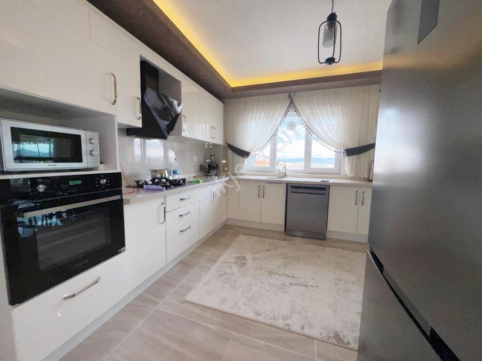 Cadde Üzerinde Full Yapılı 4+1 Satılık Okullar Bölgesinde Daire - Görsel 24