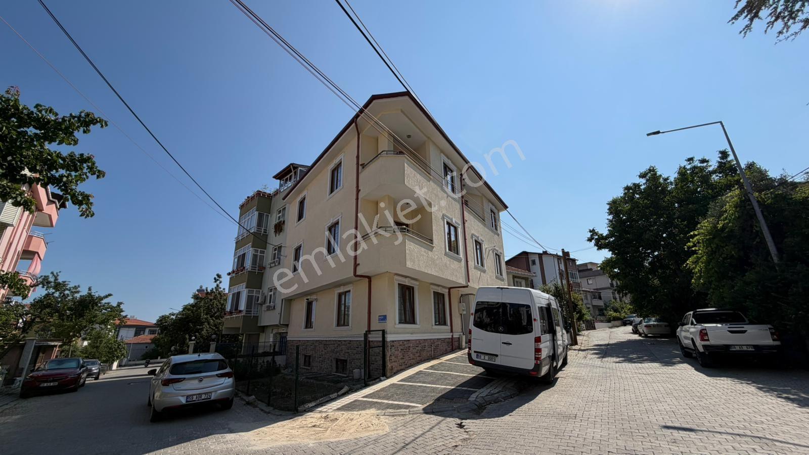 Cumhuriyet Mh İl Emniyet Binasının Sokağında Kiralık Eşyalı 1+1