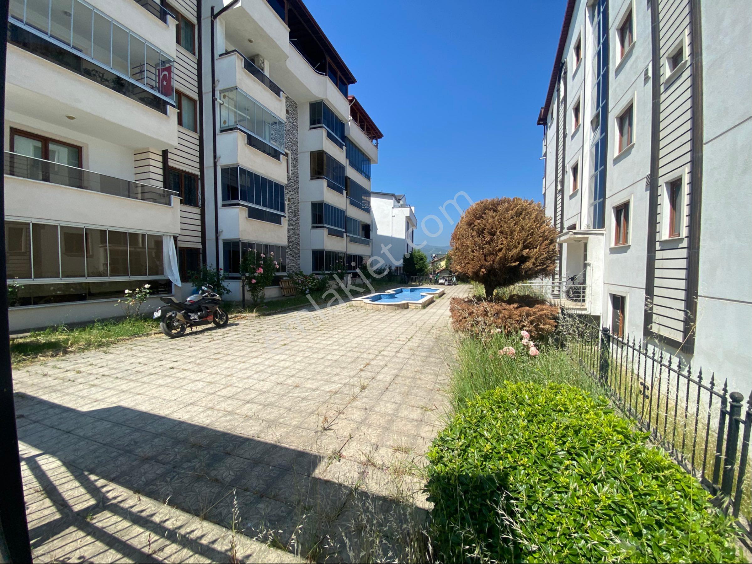 Gölcük Hisareyn'de Site İçi 4+1 Kiralık Bahçe Dubleks - Görsel 32
