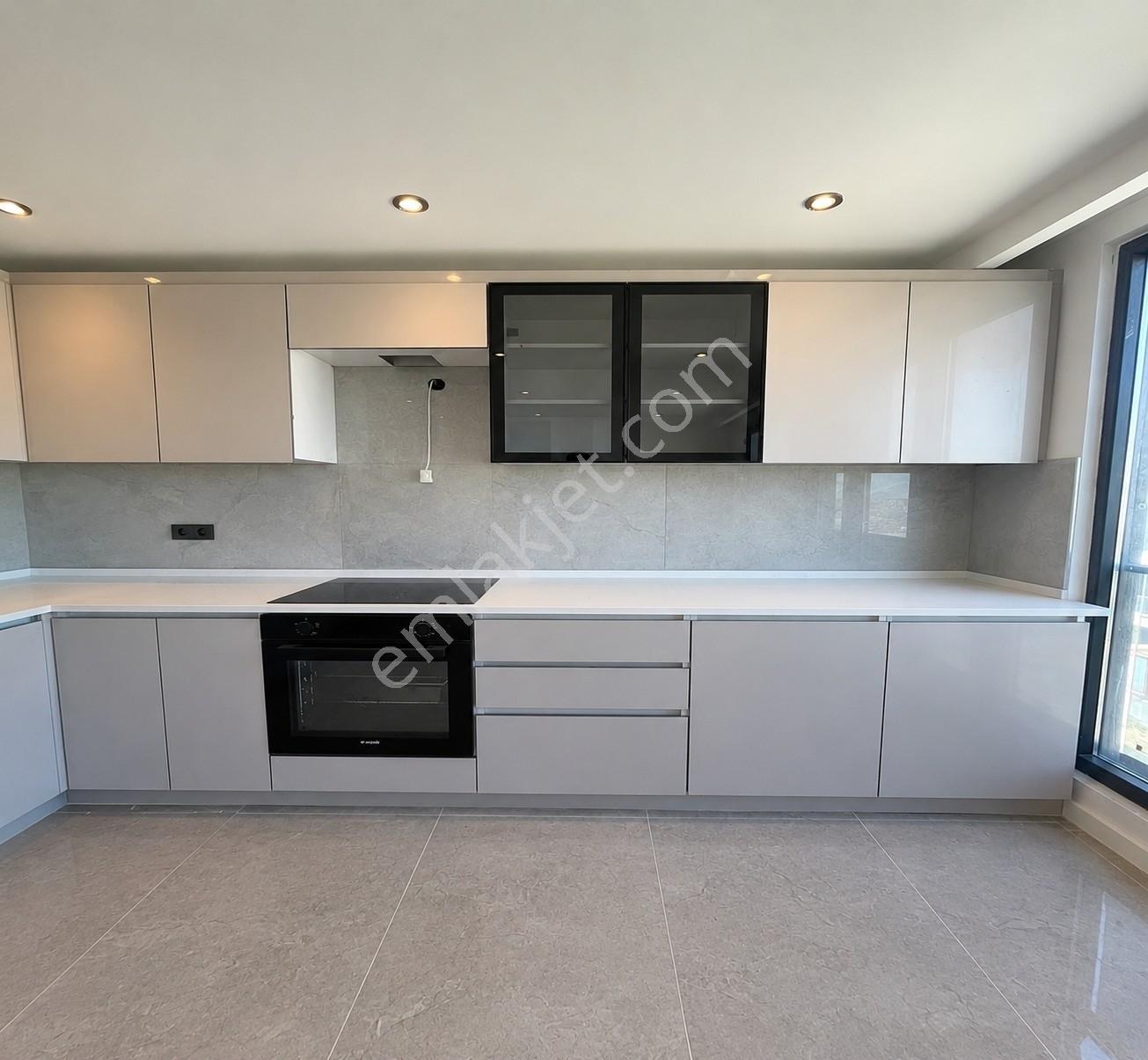 Kavaklı'nın En Güzel Noktasında Deniz Manzaralı 4+2 Dublex Daire - Görsel 9