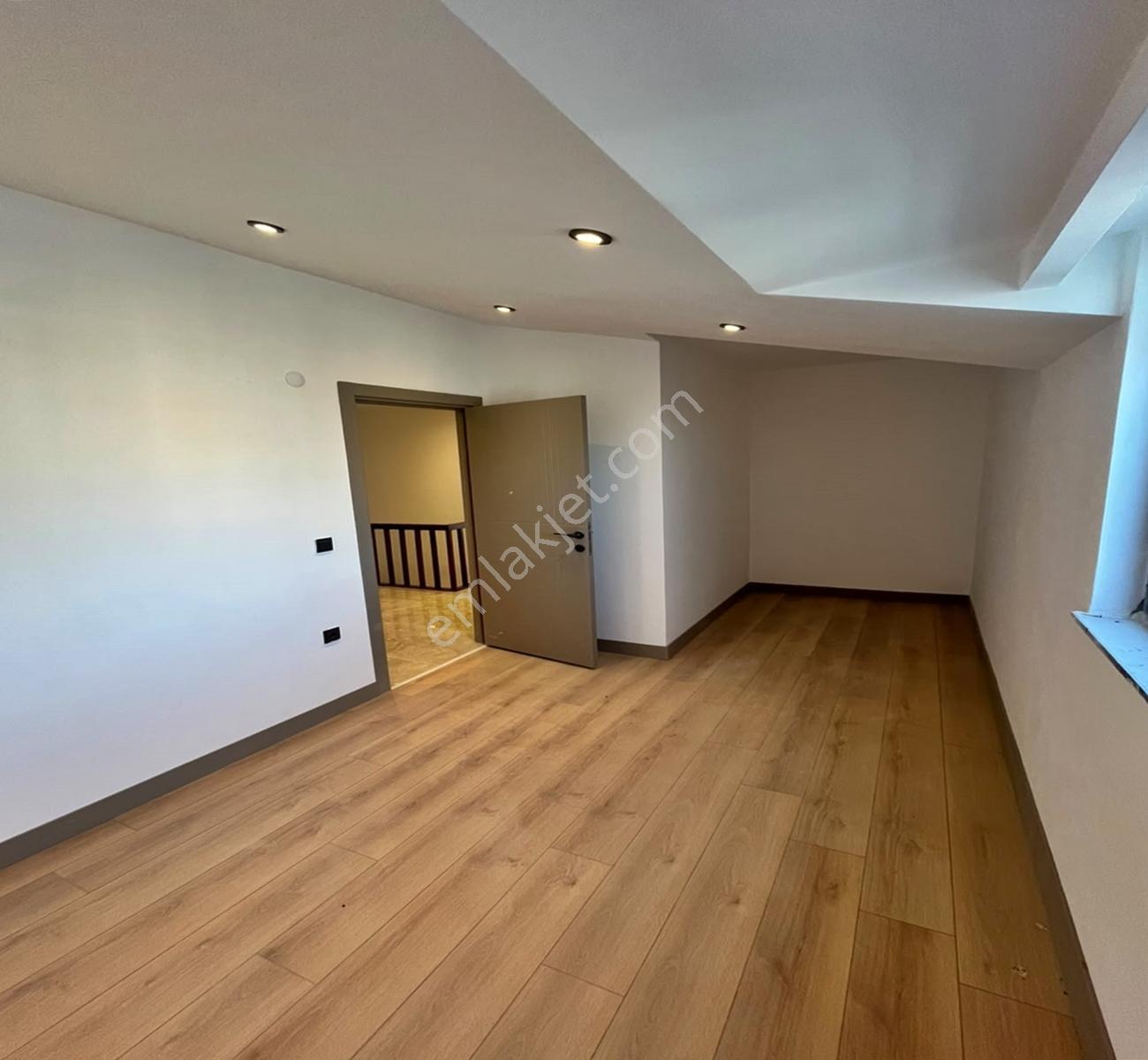 Kavaklı'nın En Güzel Noktasında Deniz Manzaralı 4+2 Dublex Daire - Görsel 28