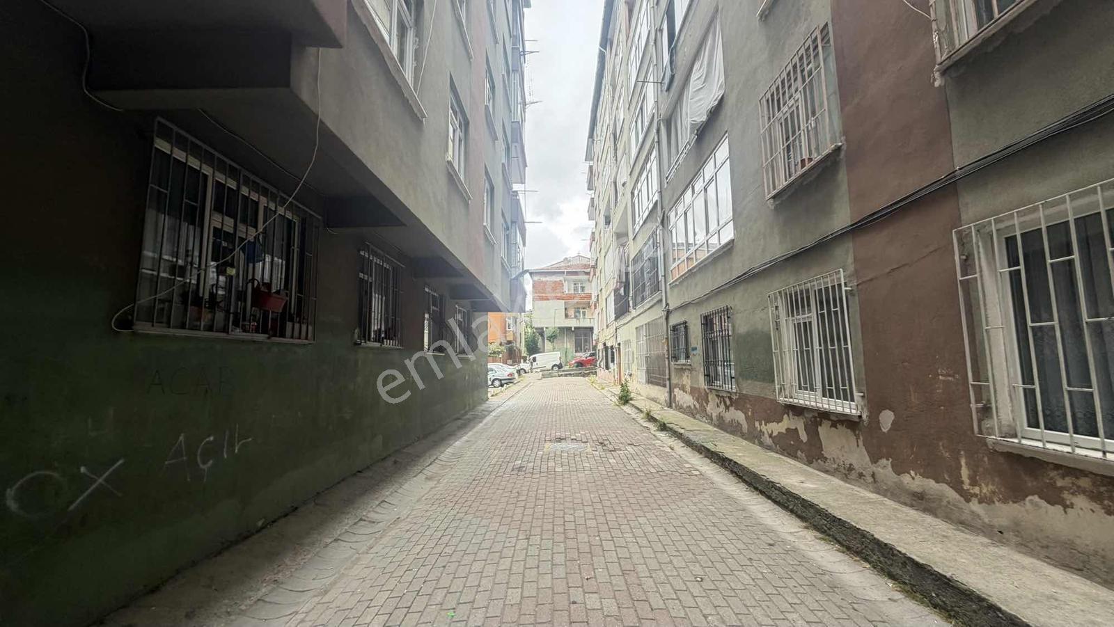 Kirazlıda Site İçerisinde 2+1 85 M2 Balkonlu Geniş Daire - Görsel 18