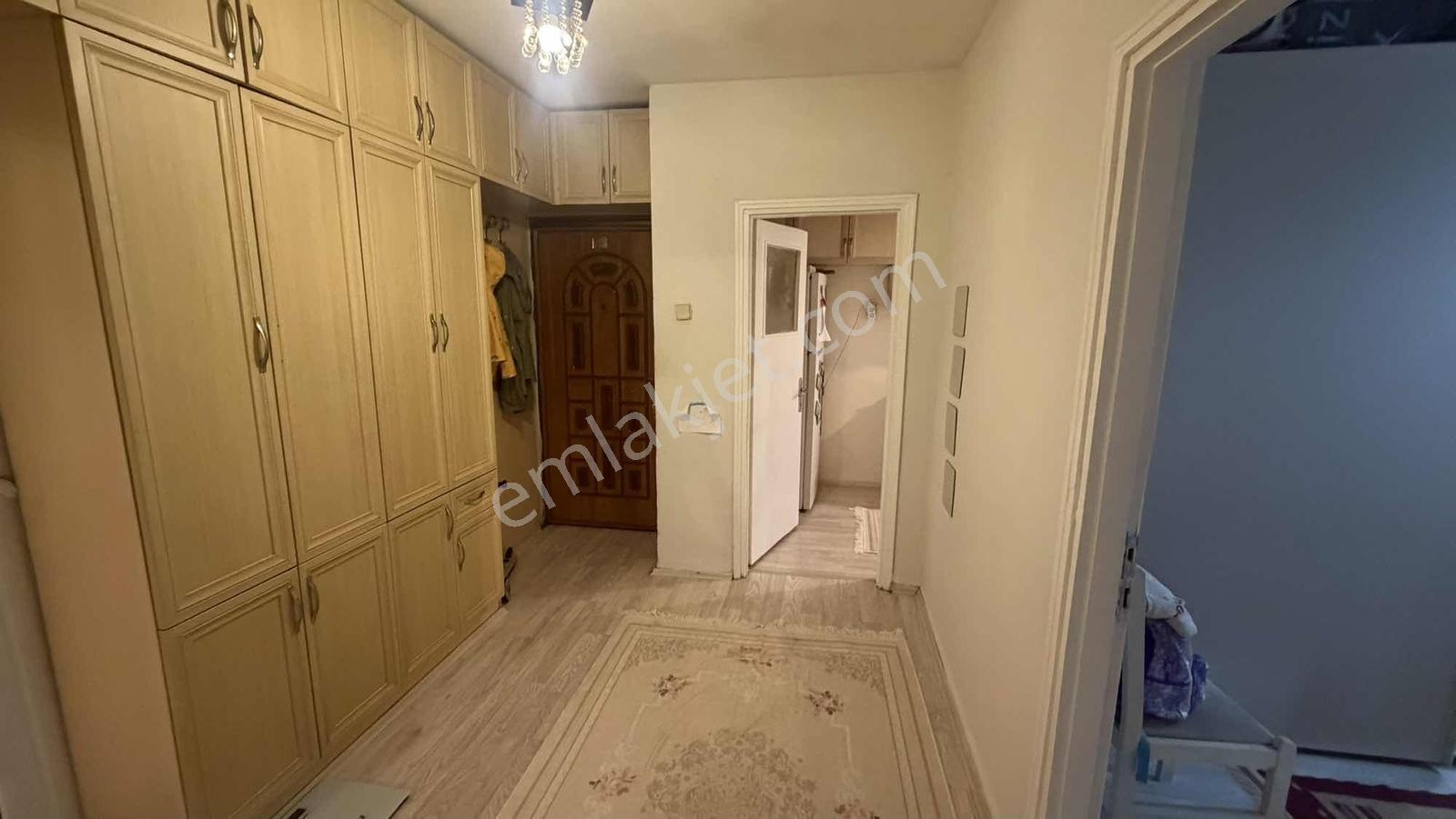 Kirazlıda Site İçerisinde 2+1 85 M2 Balkonlu Geniş Daire - Görsel 12