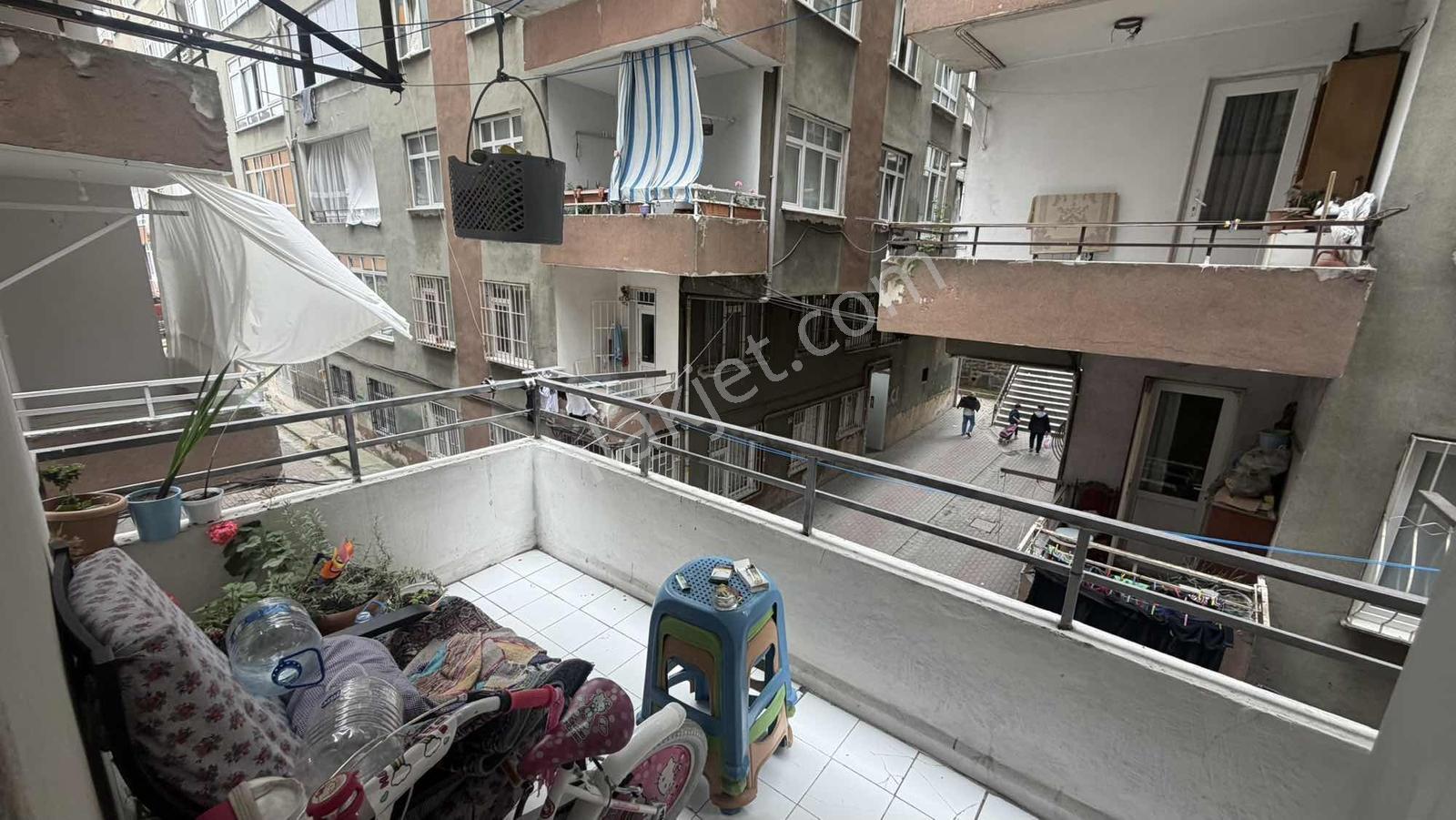 Kirazlıda Site İçerisinde 2+1 85 M2 Balkonlu Geniş Daire - Görsel 11