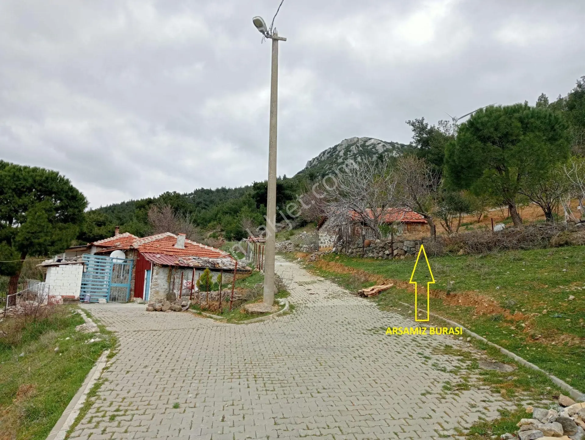 Çamoba Köyünde İmarı Açık 468 M2 Arsa