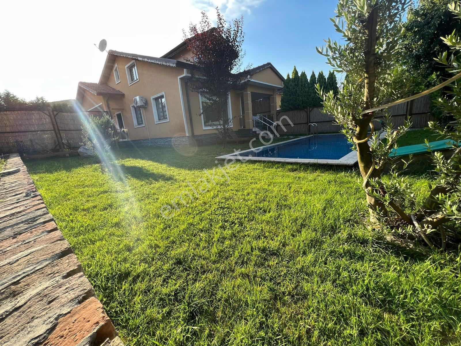 Sapanca Kırkpınar'da Eşyalı Havuzlu Bahçeli Villa - Görsel 18