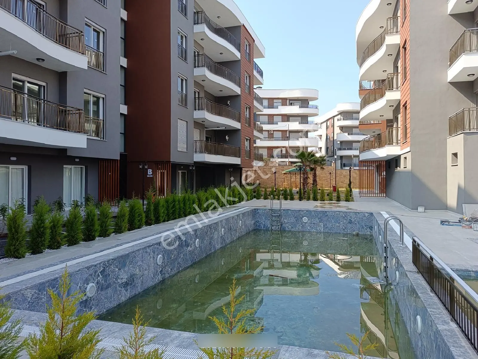 Kuşadası Değirmendere'de Kombili Havuzlu Site İçinde Kiralık Daire - Görsel 25