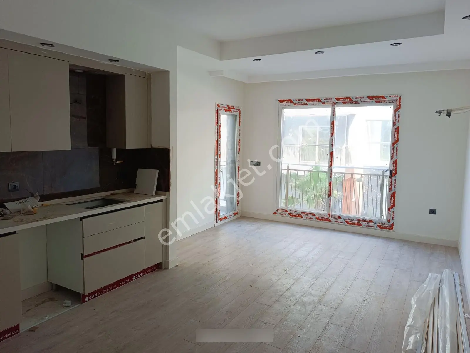 Kuşadası Değirmendere'de Kombili Havuzlu Site İçinde Kiralık Daire - Görsel 4