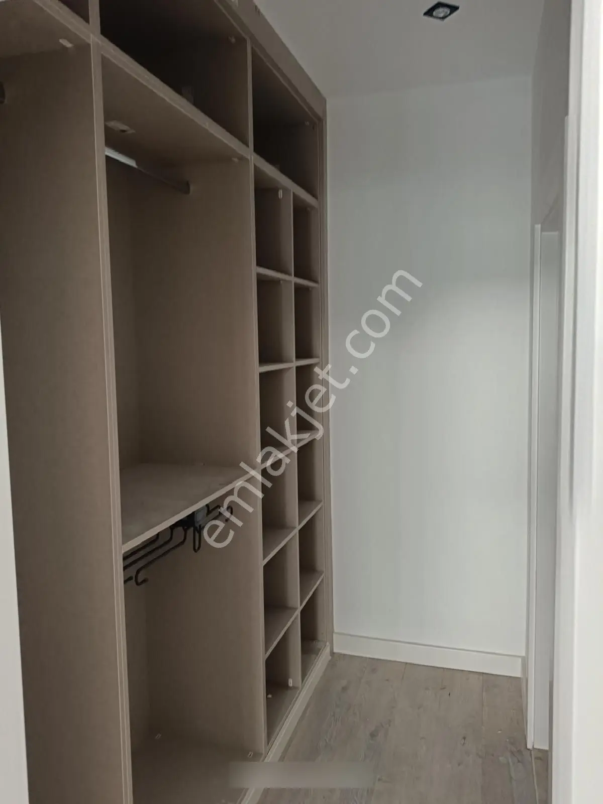 Kuşadası Değirmendere'de Kombili Havuzlu Site İçinde Kiralık Daire - Görsel 12