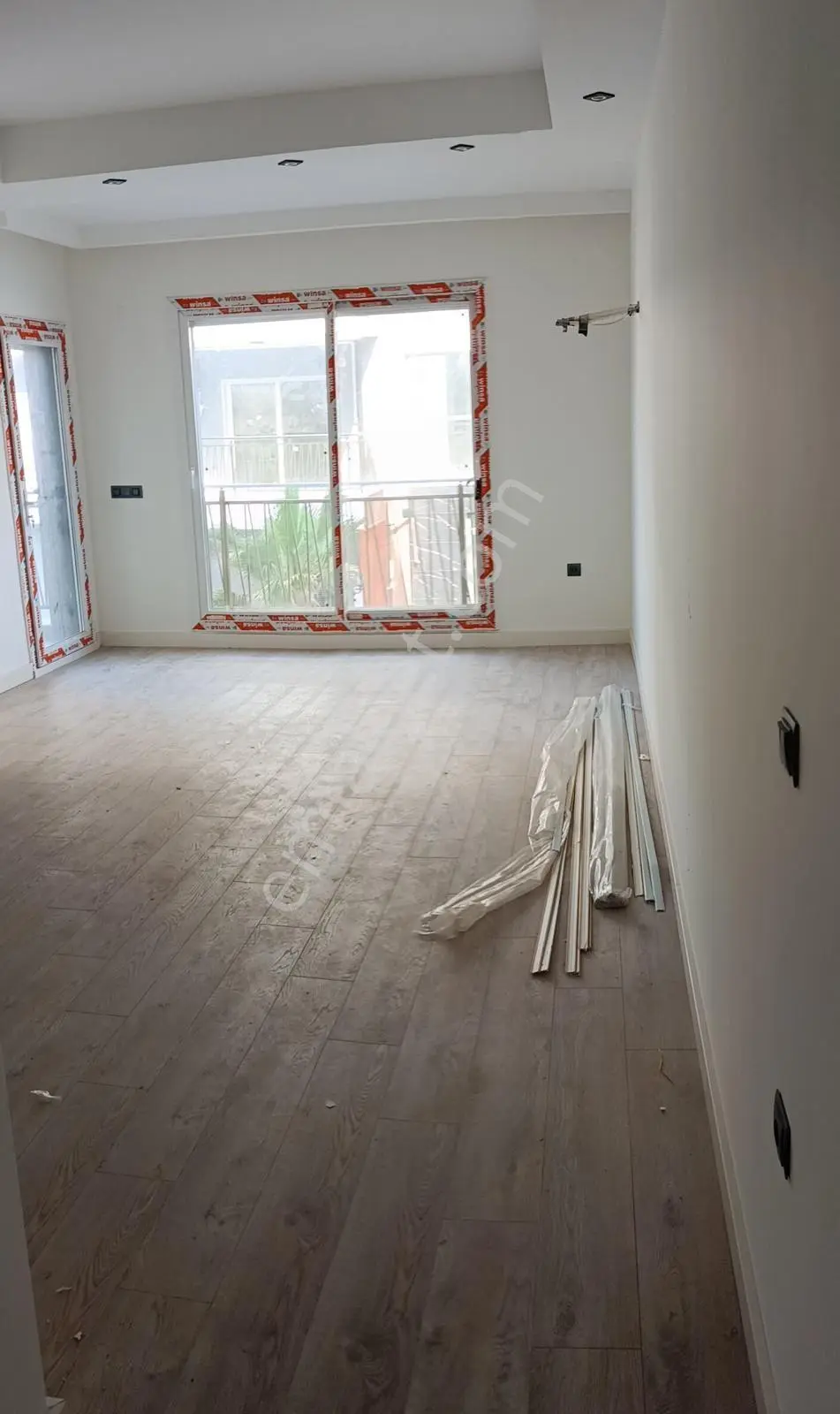 Kuşadası Değirmendere'de Kombili Havuzlu Site İçinde Kiralık Daire - Görsel 9