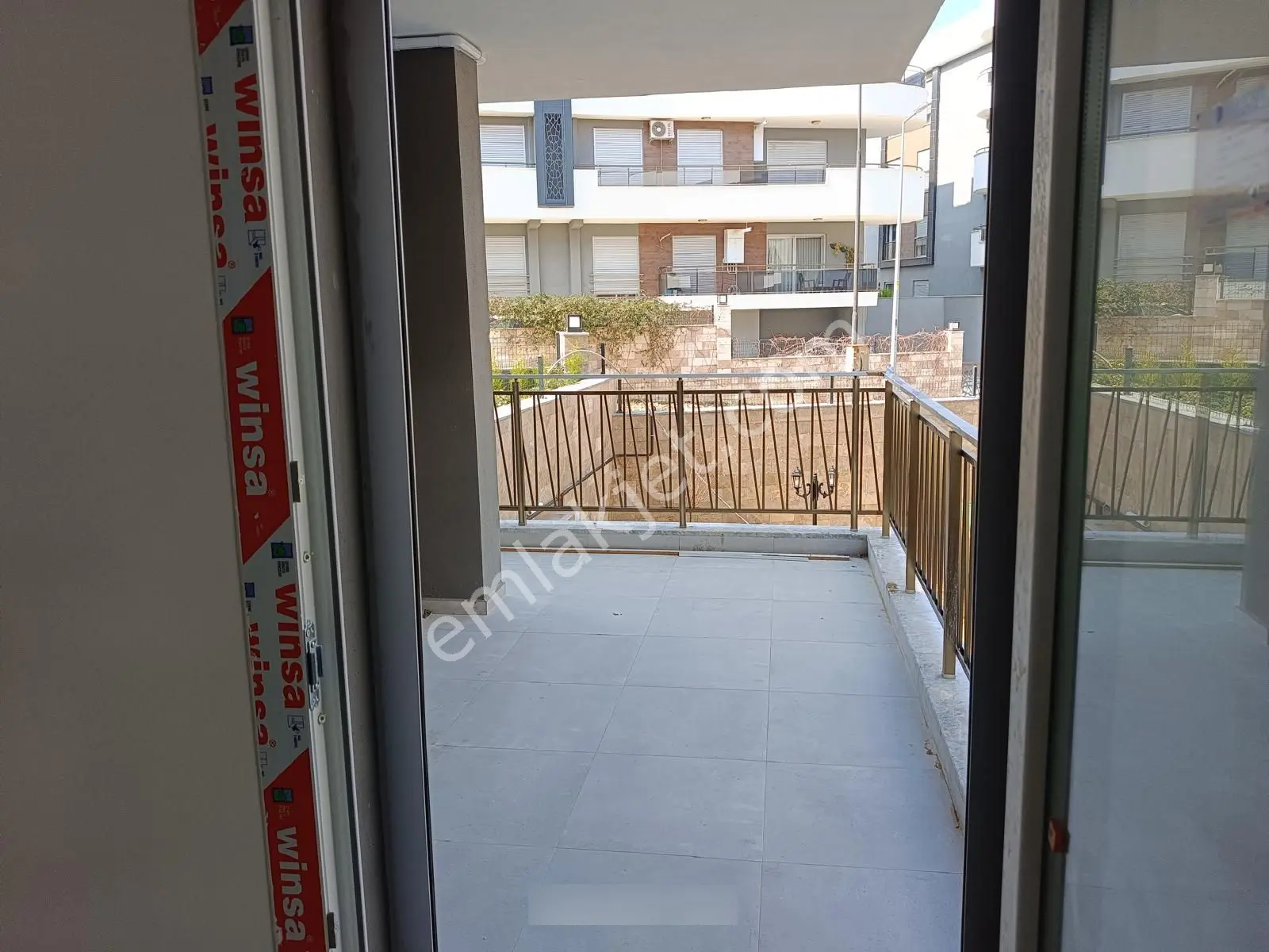 Kuşadası Değirmendere'de Kombili Havuzlu Site İçinde Kiralık Daire - Görsel 24