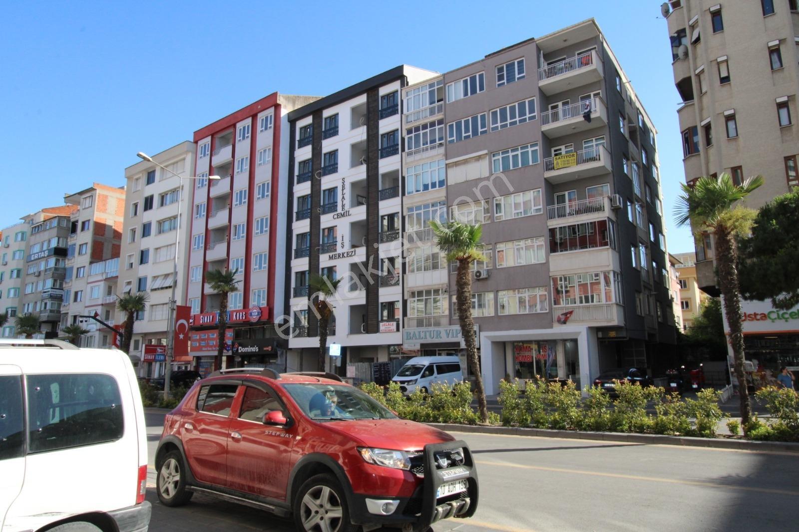 Mir'den Balıkesir Gazi Bulvarı Üzerinde 2+1 Geniş Satılık Daire - Görsel 18