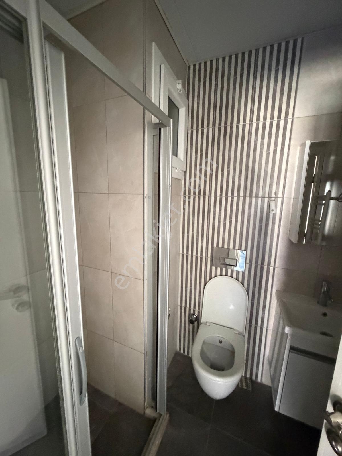 İzmir Karşıyaka Bostanlı'da Nezih Bir Apartman Kiralık 2+1 Daire - Görsel 26
