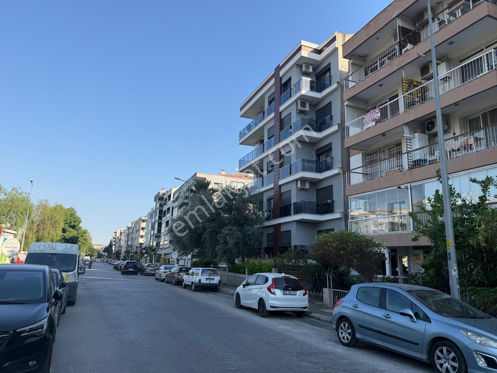 İzmir Karşıyaka Bostanlı'da Nezih Bir Apartman Kiralık 2+1 Daire - Görsel 18