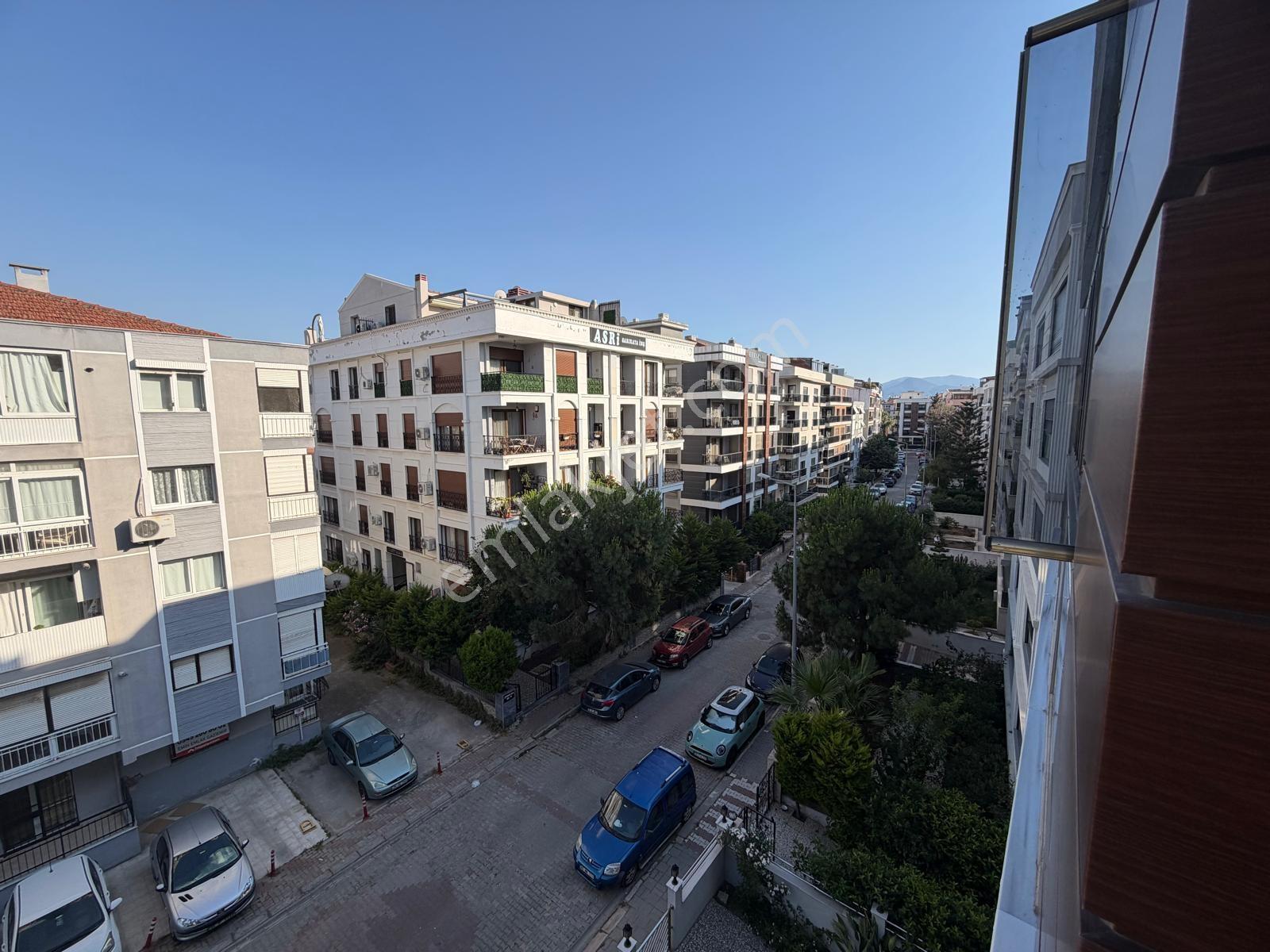 İzmir Karşıyaka Bostanlı'da Nezih Bir Apartman Kiralık 2+1 Daire - Görsel 32