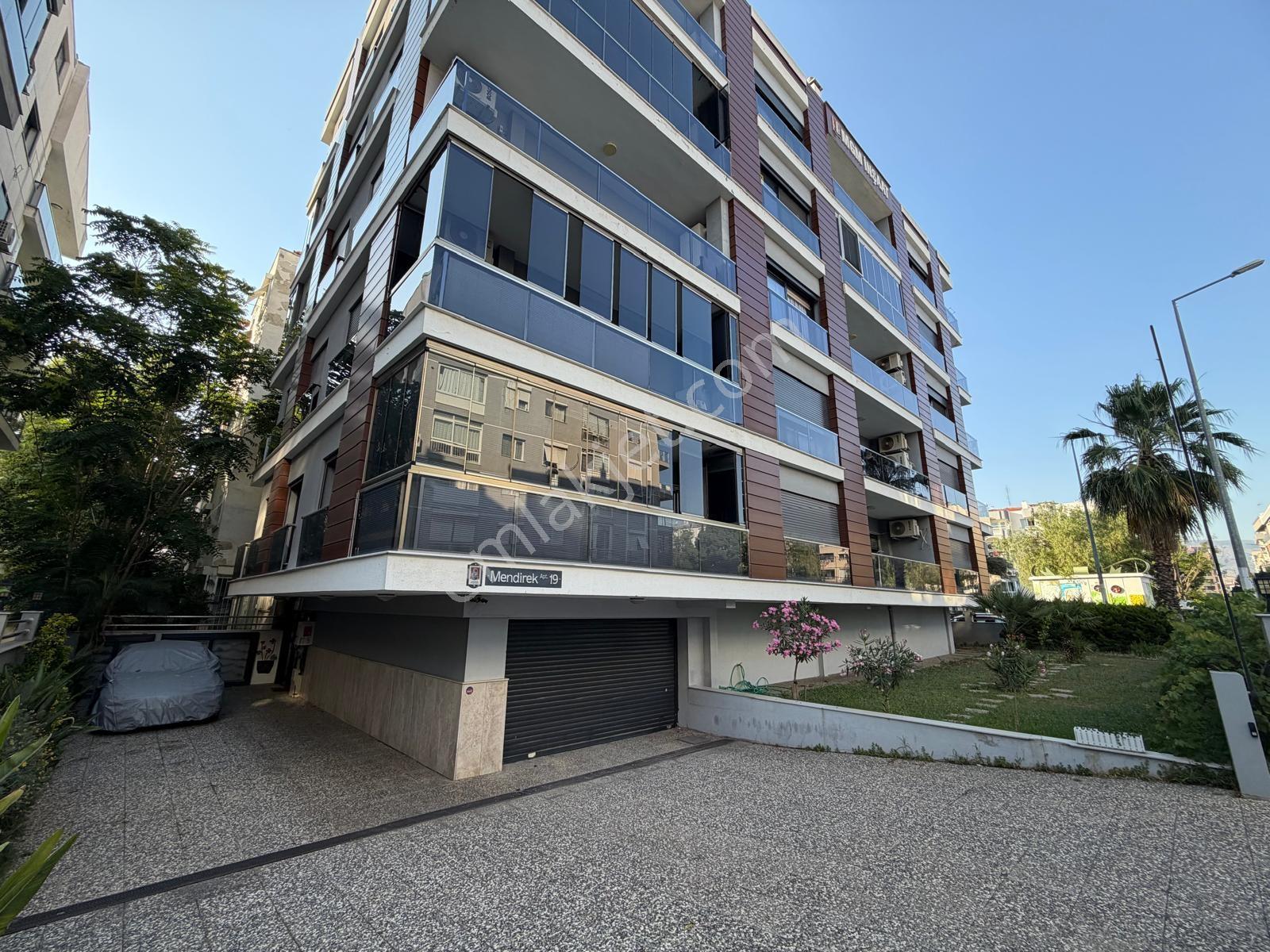 İzmir Karşıyaka Bostanlı'da Nezih Bir Apartman Kiralık 2+1 Daire - Görsel 21
