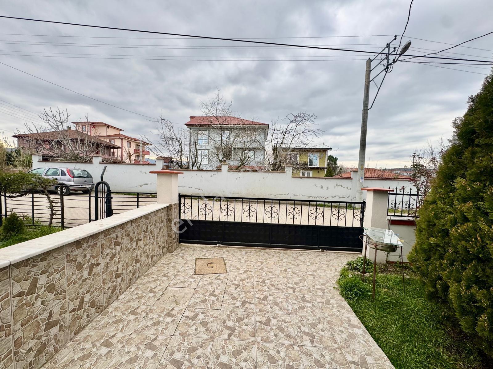 Re/max Ay Arifiye Neviye Mahallesinde Eşyalı 2+1 Kiralık Daire - Görsel 15