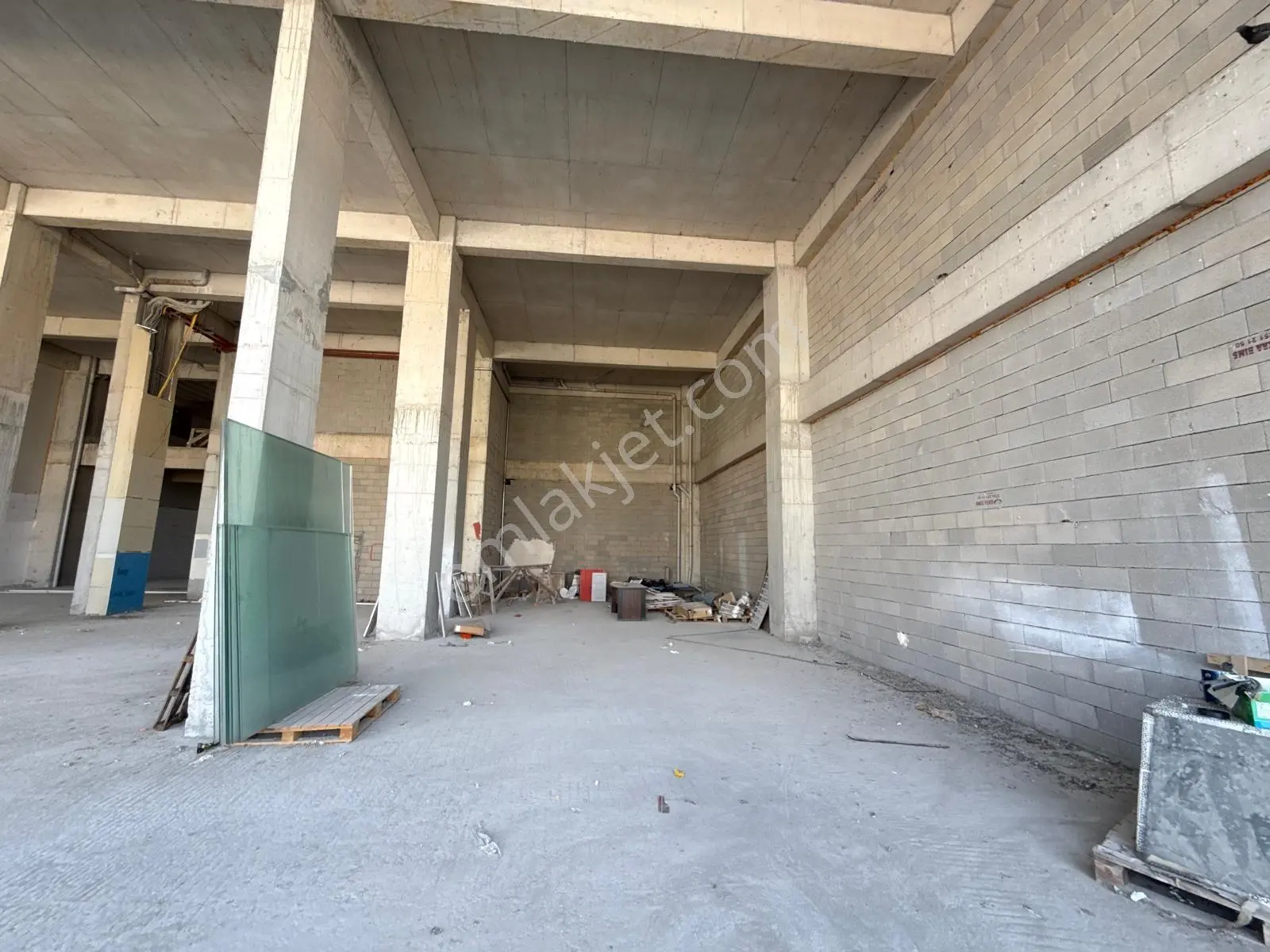 Bağlıca Bulvarı Üzeri Qule İş Merkezinde Kiralık Dükkan - Görsel 6