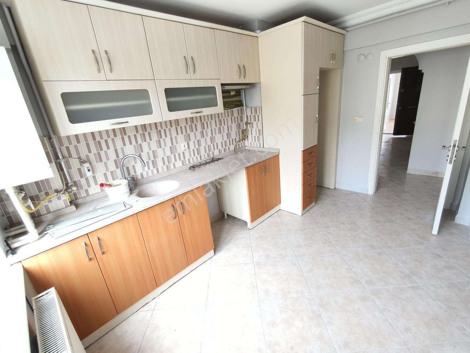 Pera'dan Ali Rıza Efendi Bulvar Üzeri Geniş Kiralık 3+1 Daire - Görsel 14