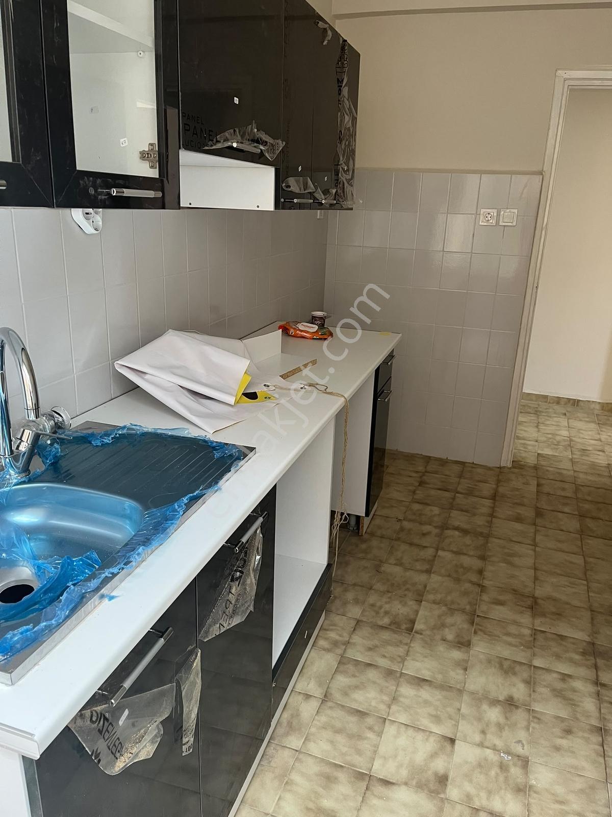 Bulgurlu Metro'ya Çok Yakın 2+1 İçi Yenilenmiş Geniş Daire** - Görsel 11