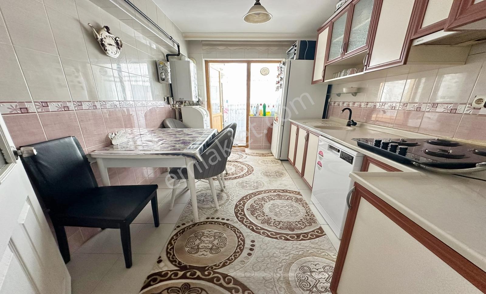 Kanuni'de Asansörlü Ara Kat Cadde Yakını Ön Cephe 3+1 Daire - Görsel 5
