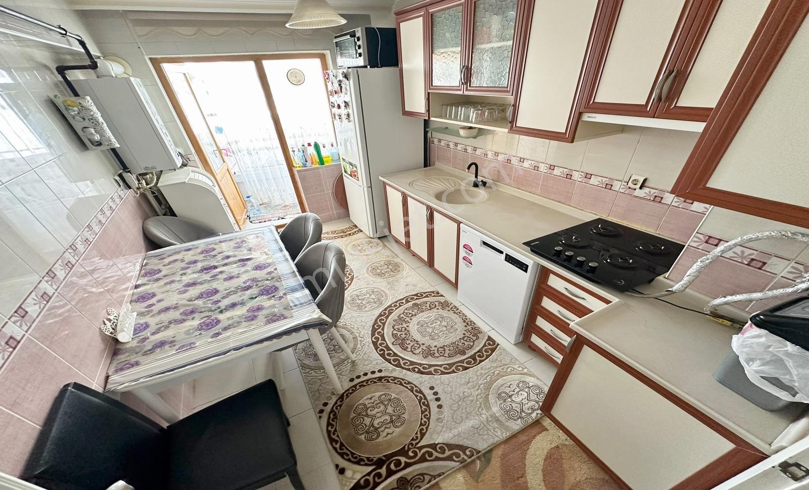 Kanuni'de Asansörlü Ara Kat Cadde Yakını Ön Cephe 3+1 Daire - Görsel 13