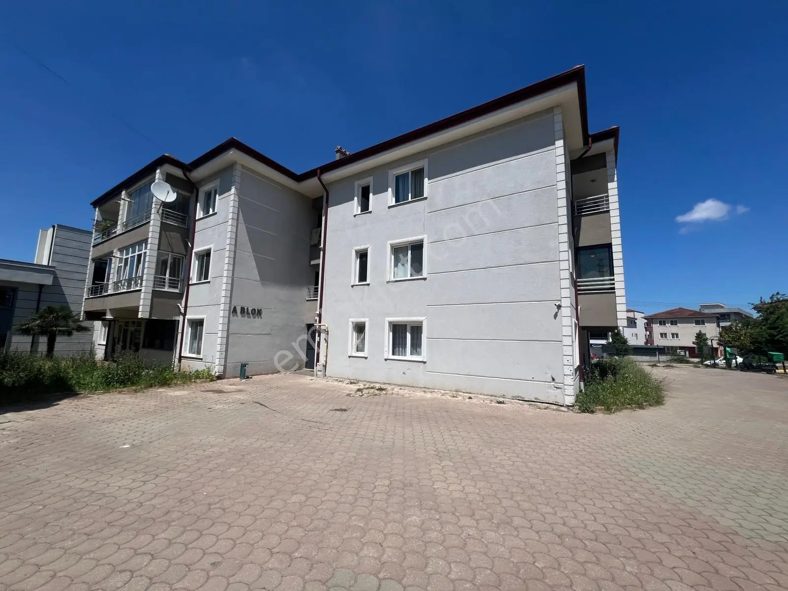 Kemalpaşada Elif Evler Sitesi Kiralık Eşyalı 4+1 Dubleks