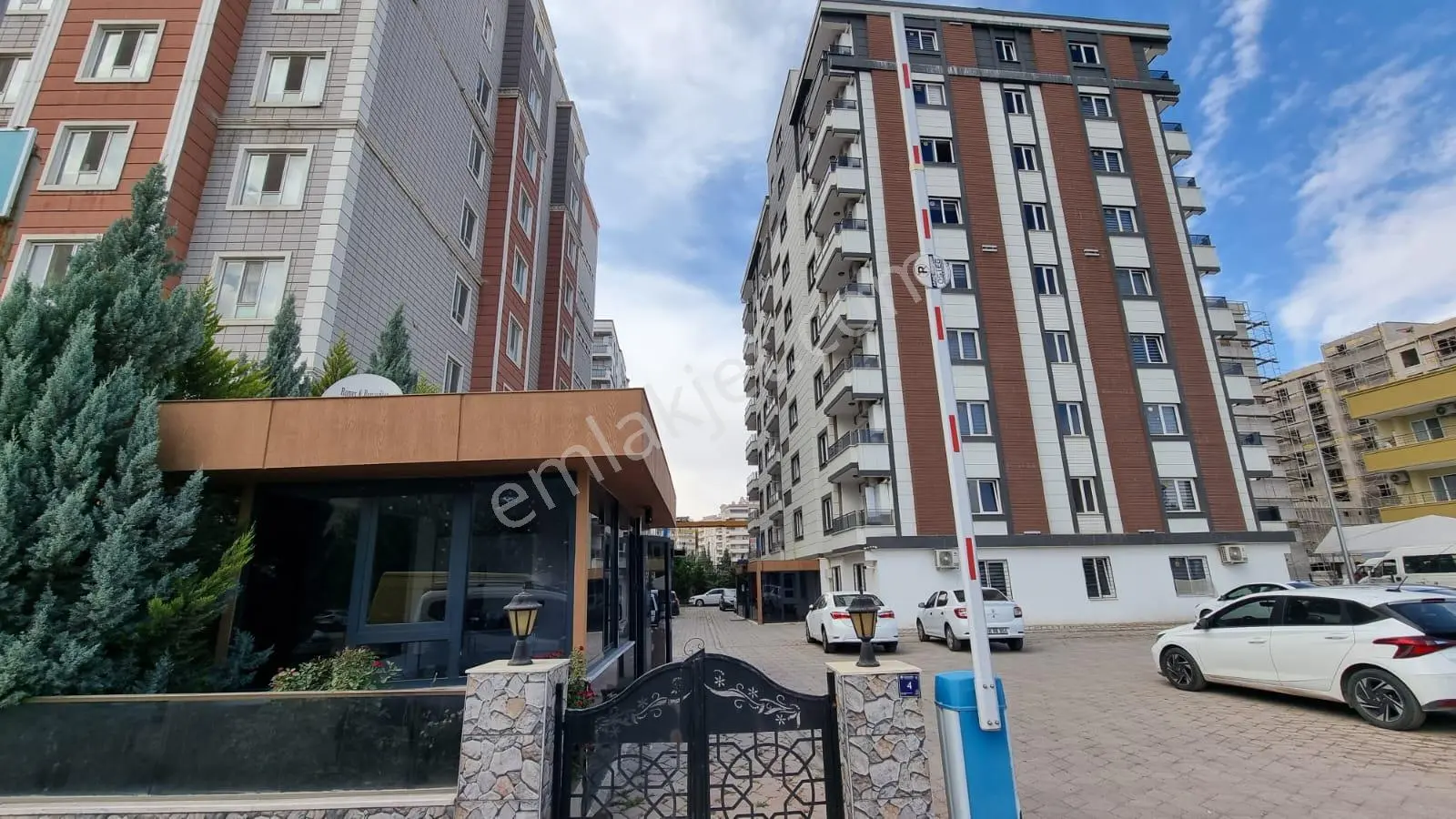 Akev Gayrimenkul'den Osm Hast. Yanı Eşyalı 1+1 Kiralık Daire