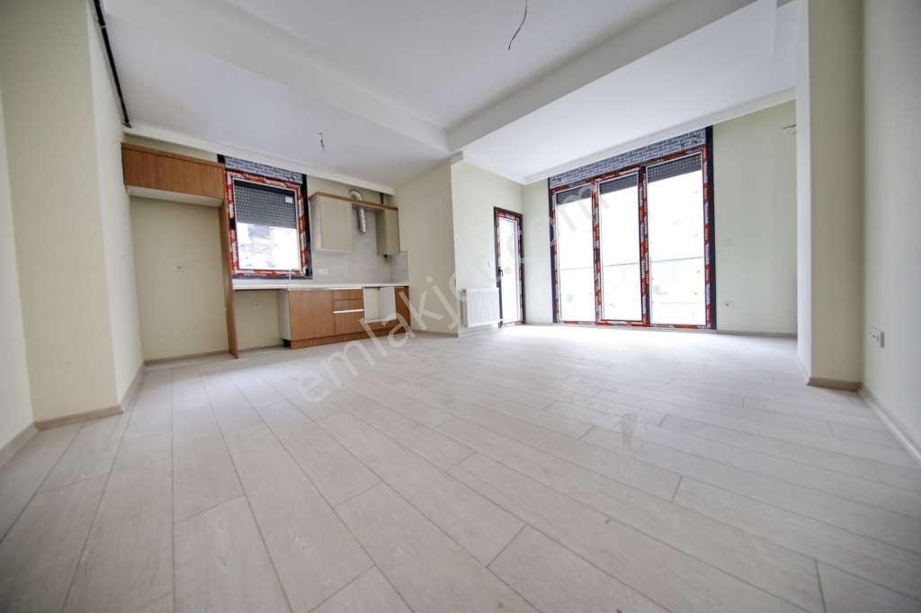 Kaçmaz'dan Altayçeşme'de Bağdat Caddesi Üzerinde Kiralık 2+1