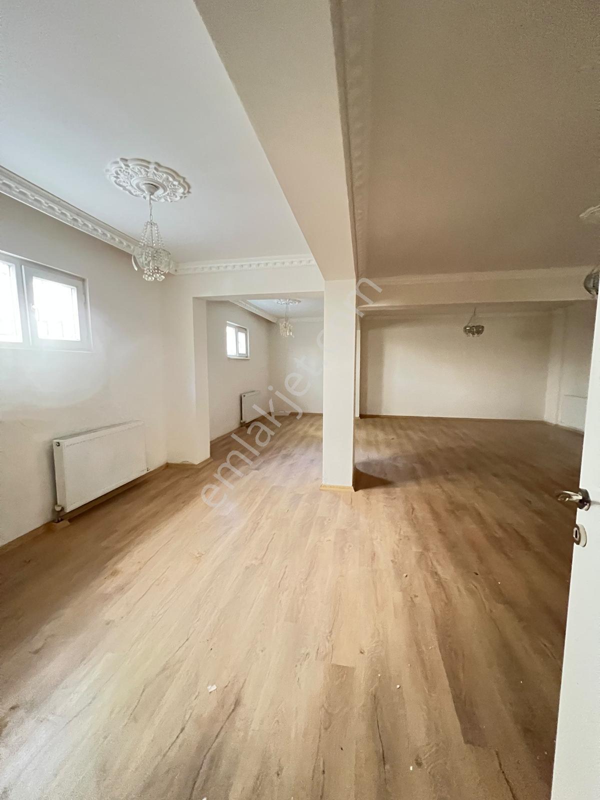 Ergünlerden Narin Caddesinde 3+1 160m2 Balkonlu Kiralık Daire