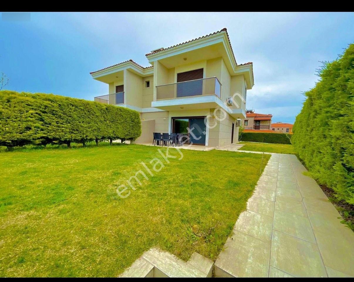 İzmir Çeşme Alaçatı Merkeze Yakın Müstakil Bahçeli Kiralık Villa