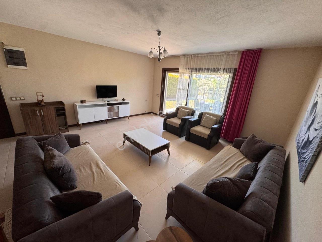İzmir Çeşme Alaçatı Merkeze Yakın Müstakil Bahçeli Kiralık Villa - Görsel 4