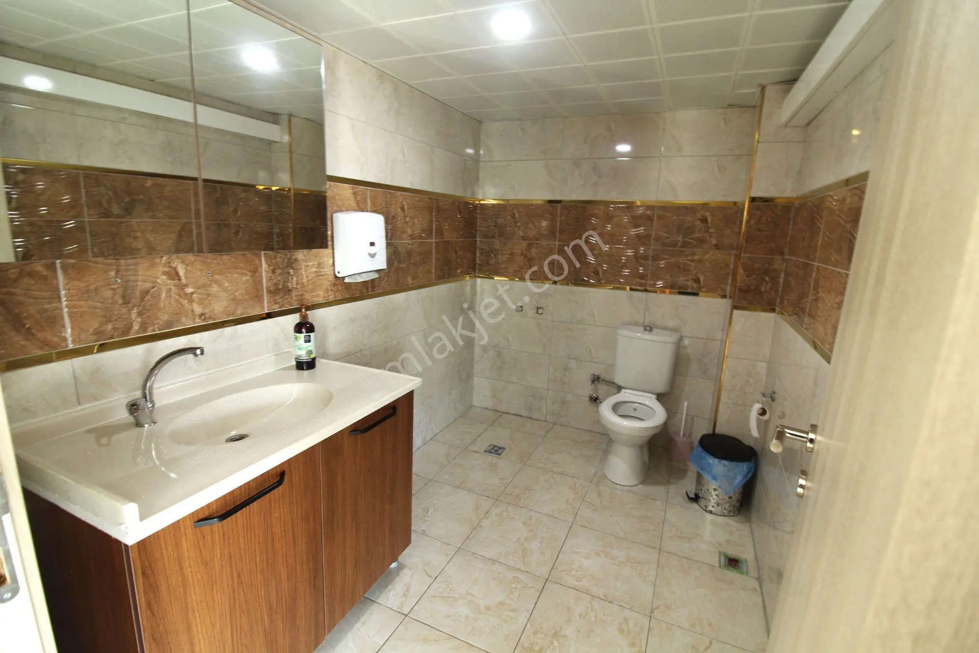 Kurumsal Kiralık Ofis Katları Merkezi Konumda, Geniş Metrajlı - Görsel 4