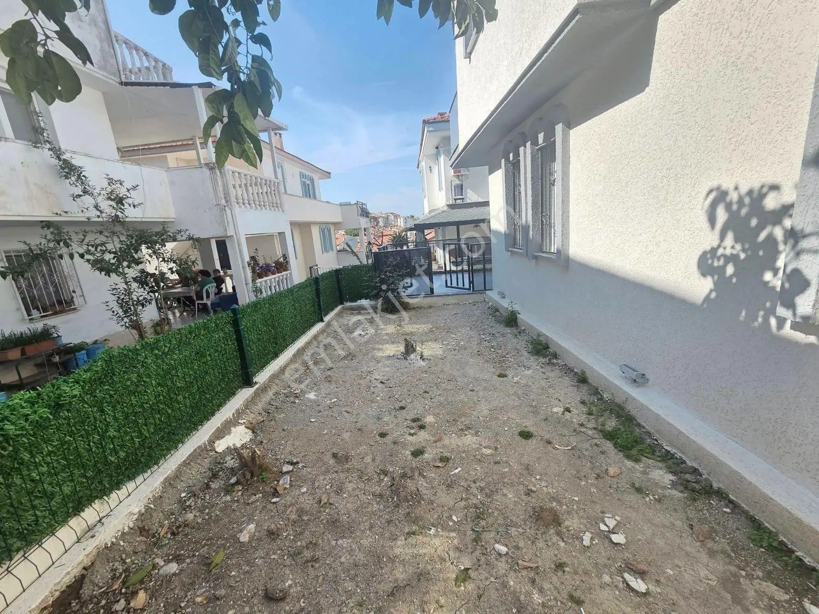 Yenifoça'da Full Tadilatlı Satılık 3+1 Dubleks Villa - Görsel 2