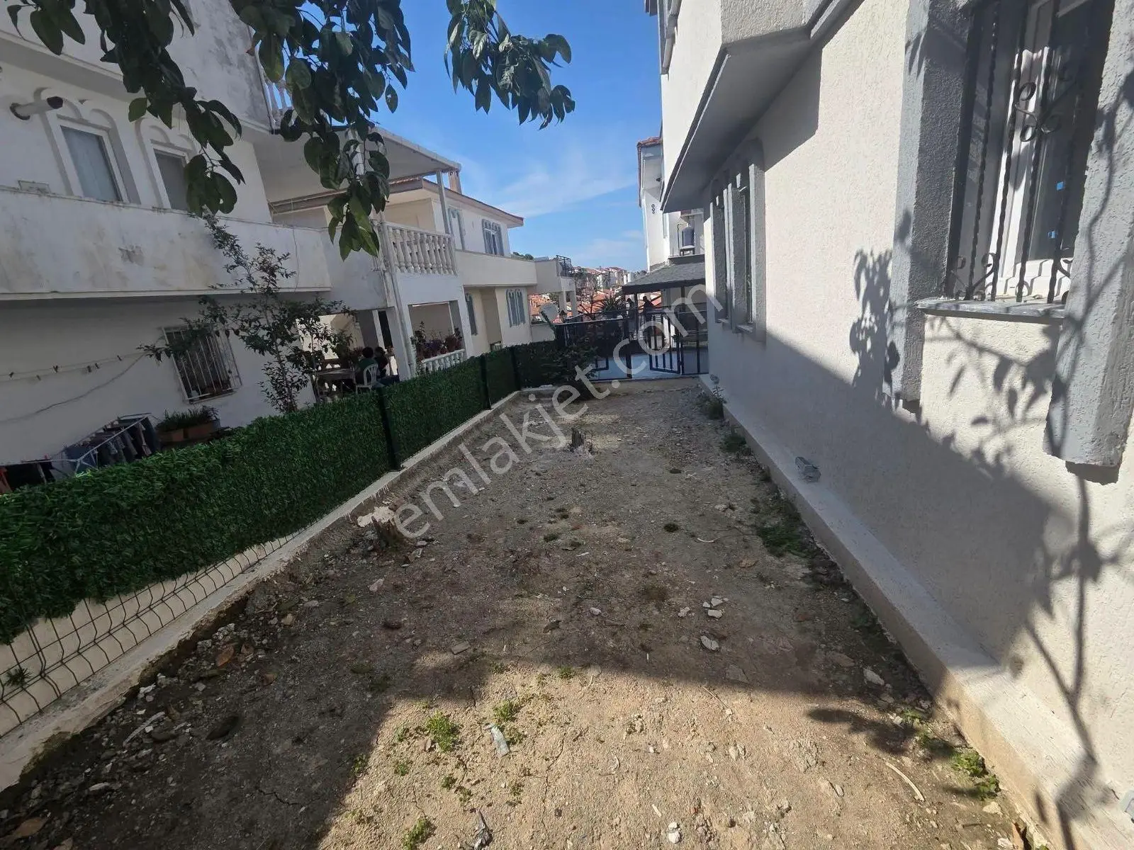 Yenifoça'da Full Tadilatlı Satılık 3+1 Dubleks Villa - Görsel 3