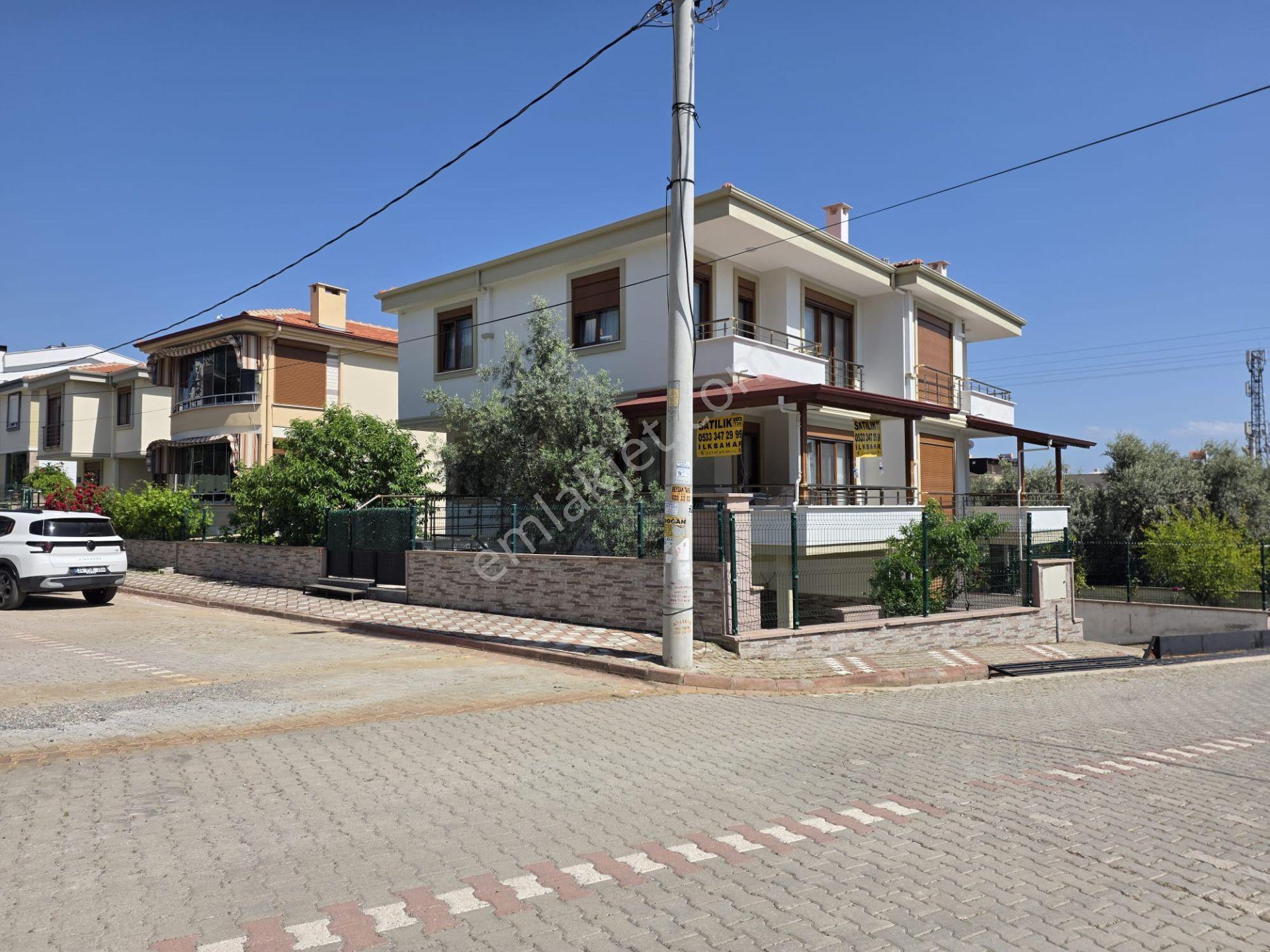 Altınoluk İlkbahar'dan 200m2 Arsa İçinde Deniz Manzaralı Garajlı Bahçeli Lüx Fırsat Villa - Görsel 4