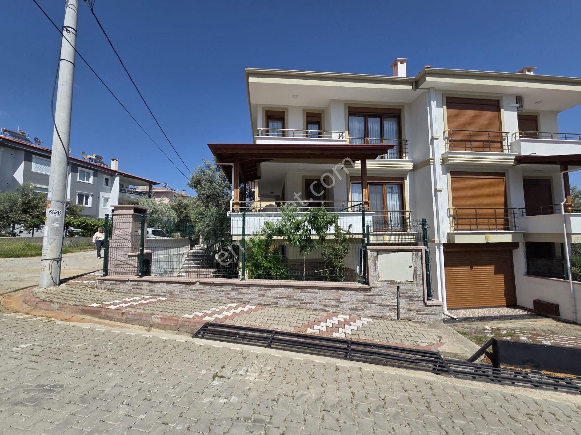 Altınoluk İlkbahar'dan 200m2 Arsa İçinde Deniz Manzaralı Garajlı Bahçeli Lüx Fırsat Villa - Görsel 9