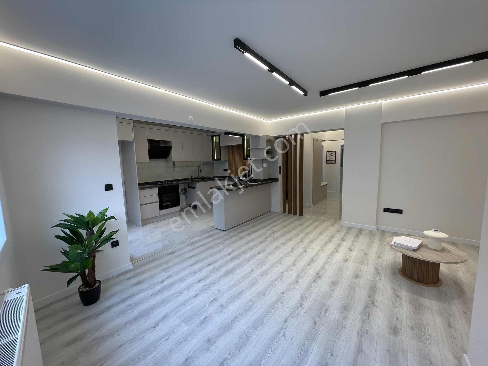 Karantina Meydan Ve Sahil Yakını 3+1 Lüks Yapılı Daire