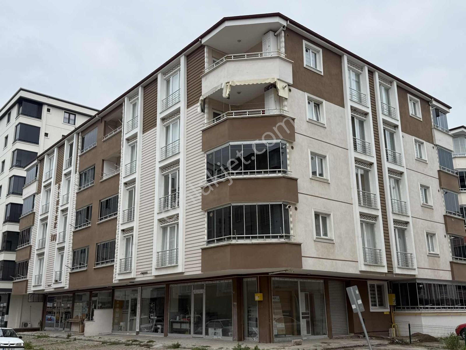 Yağmur Emlak'tan Tekkeköyde Merkezi Konum Kiralık 3+1 Lüks Daire