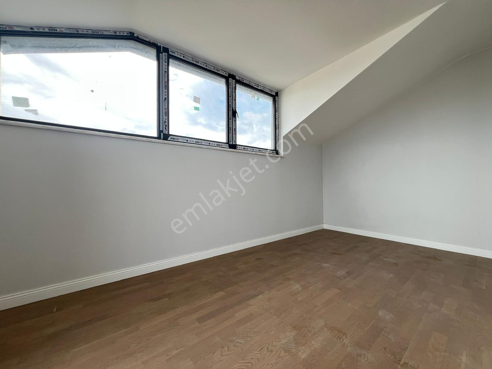 Çengelköy De 3 Bloklu Butik Sitede 6+2 Satılık Dublex - Görsel 8