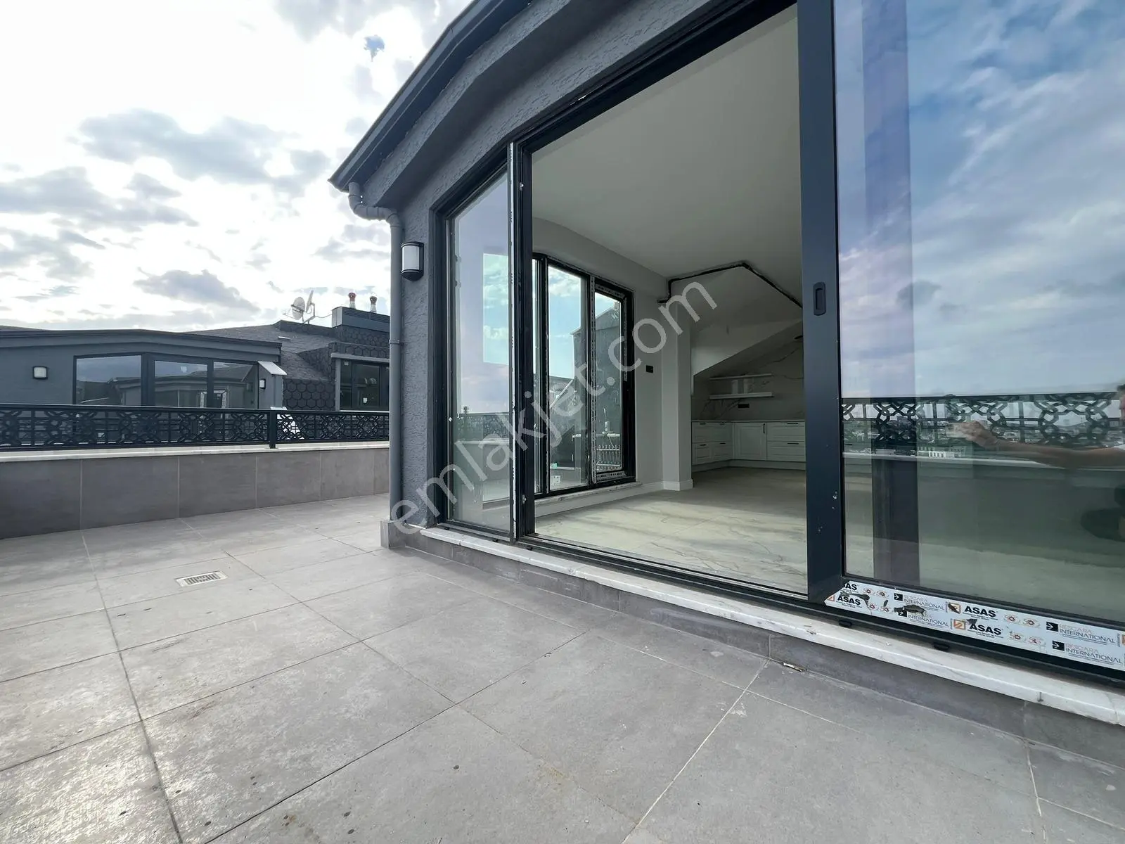 Çengelköy De 3 Bloklu Butik Sitede 6+2 Satılık Dublex - Görsel 27