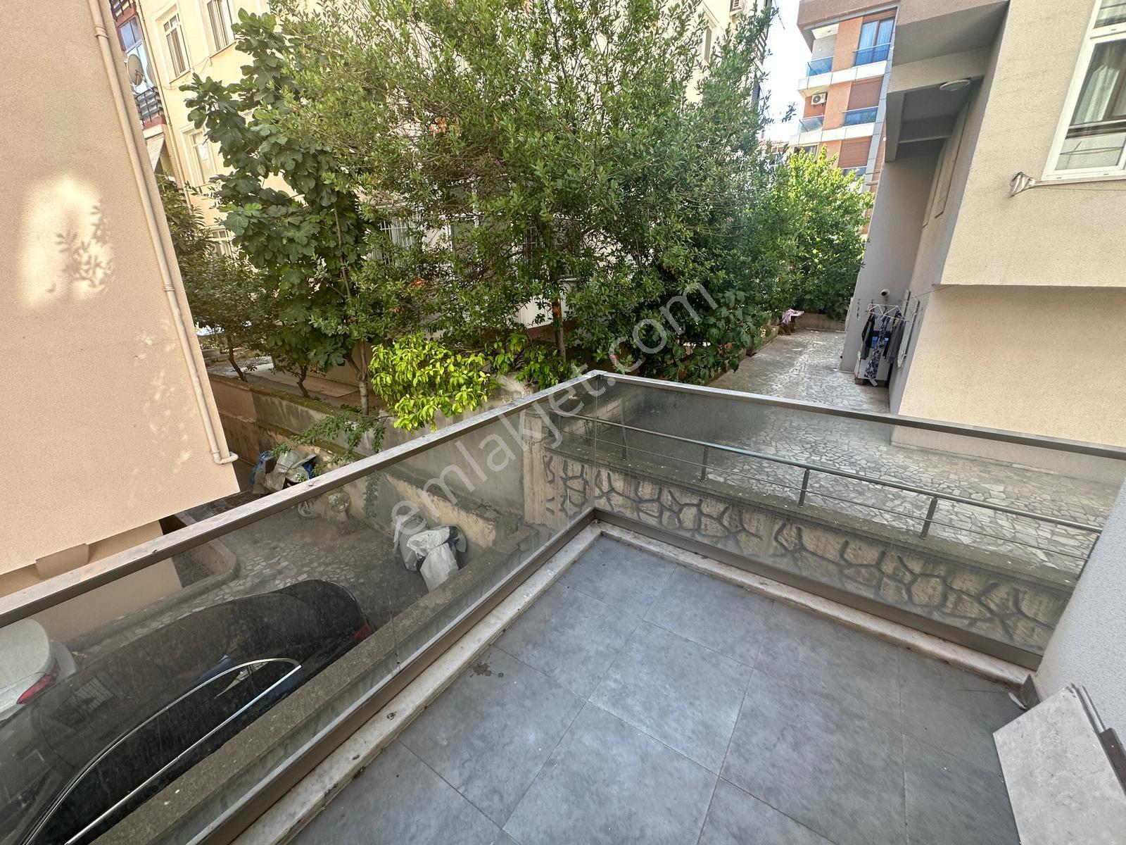 Kaçmaz'dan Küçükyalı Metroya Yakın Ön Cephe A. Mutfak 3+1
