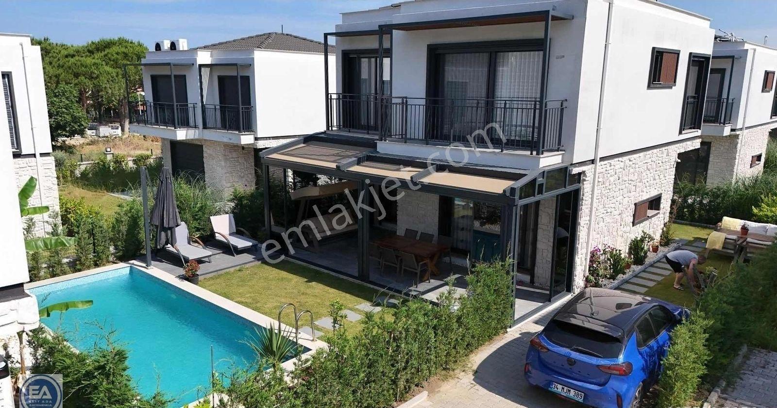Kuşadası Güzelçamlı Müstakil Özel Havuzlu 4+1 Geniş Villa