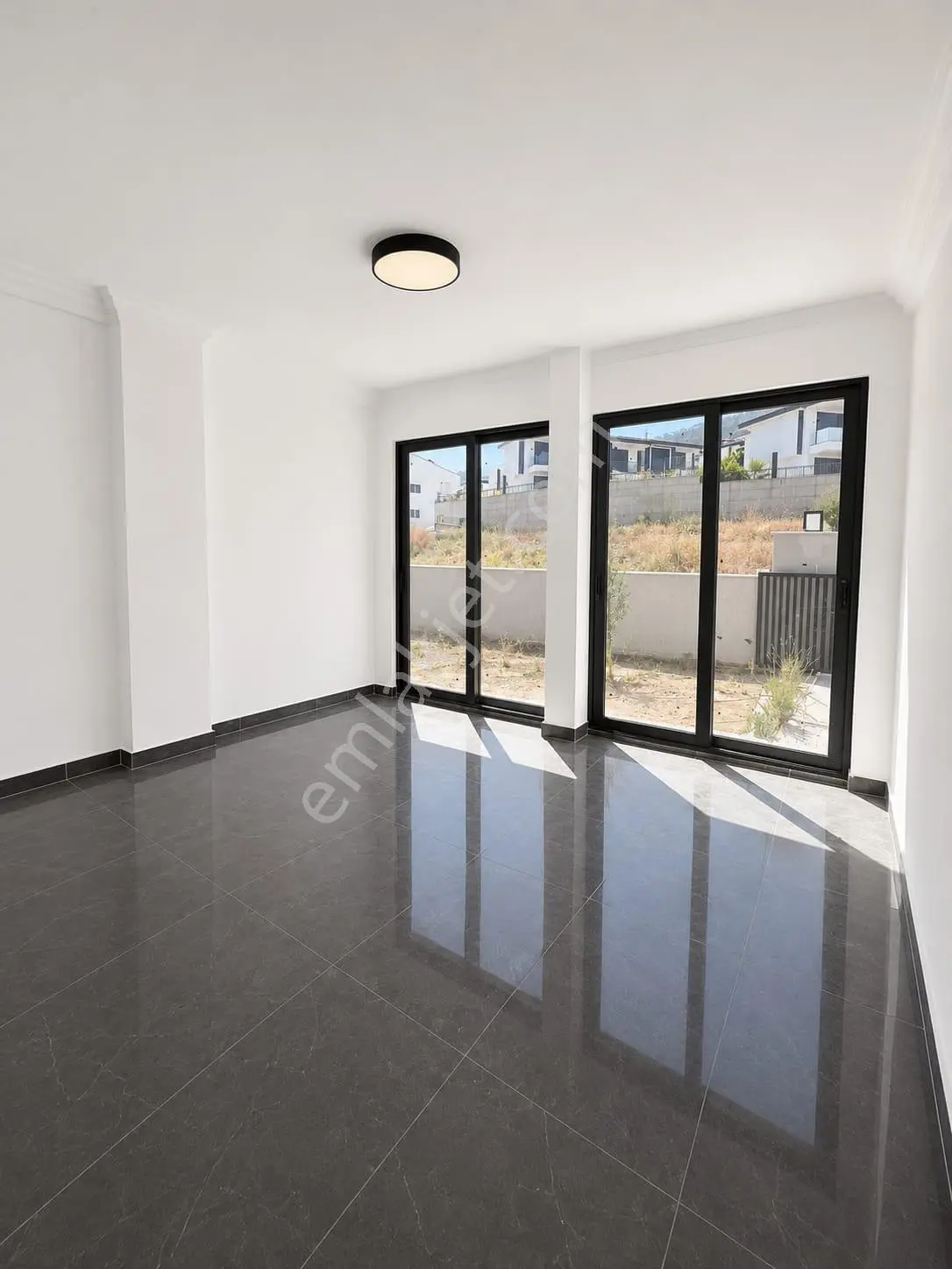 Didim Akbük'te Acil Satılık Tam Müstakil Villa - Görsel 3