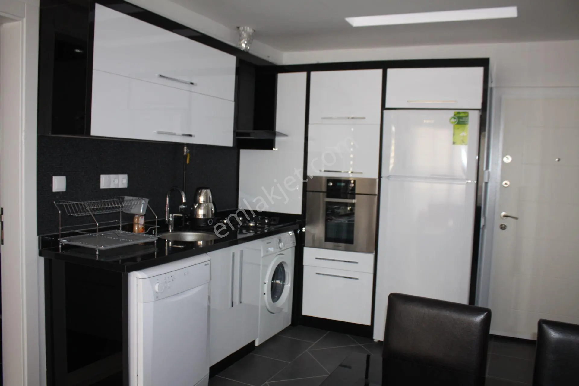 Ender Uysal Gayrimenkulden Kampüste Klimalı Balkonlu Kiralık 1+1 Lüx Geniş Apart... - Görsel 2